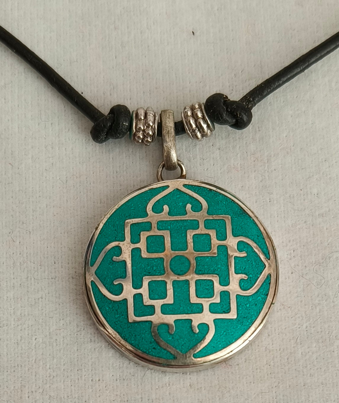 Nepalese silver/white metal turquoise pendant necklace 9" drop