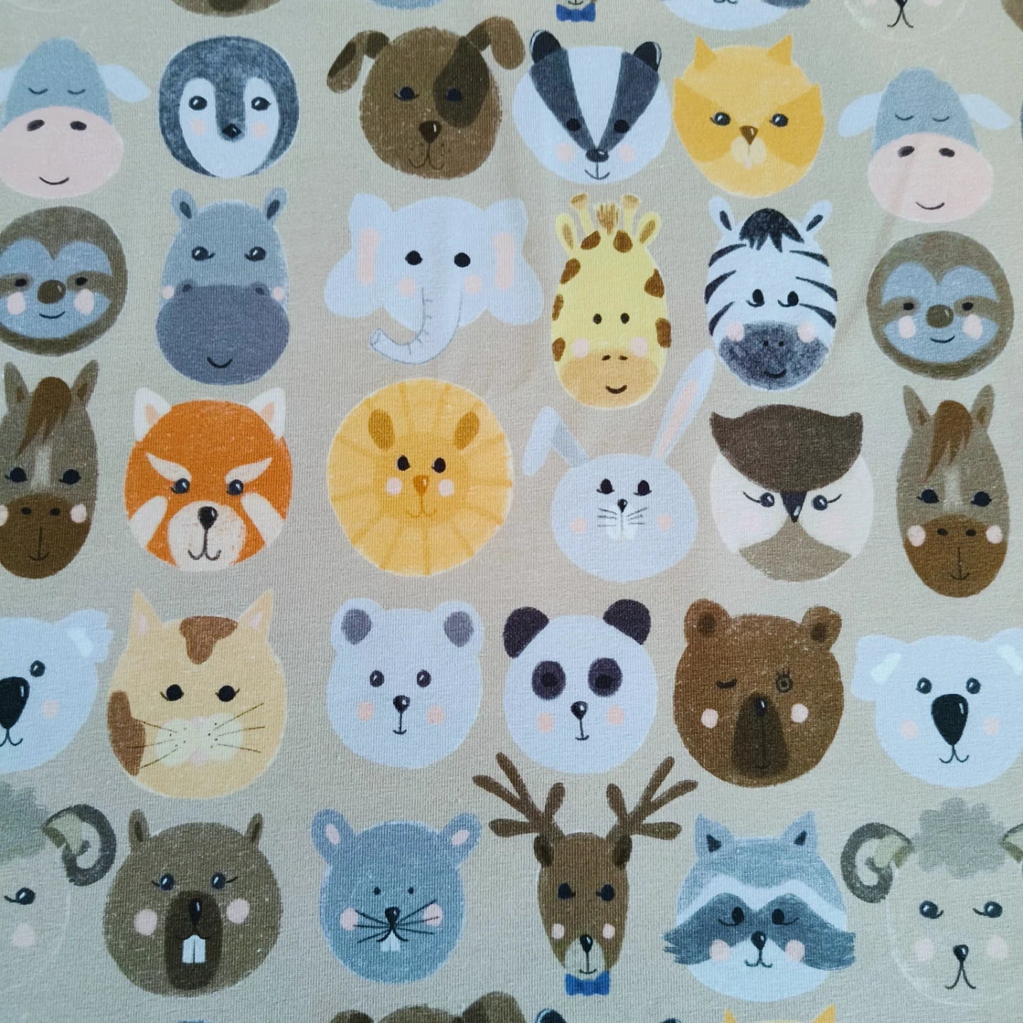 Cast cover leg warmer Autumnal animal heads