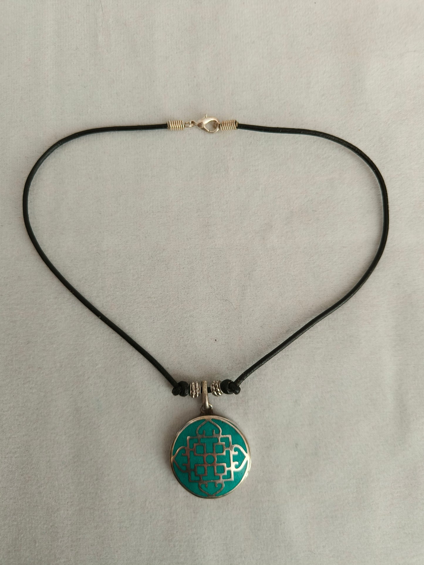 Nepalese silver/white metal turquoise pendant necklace 9" drop