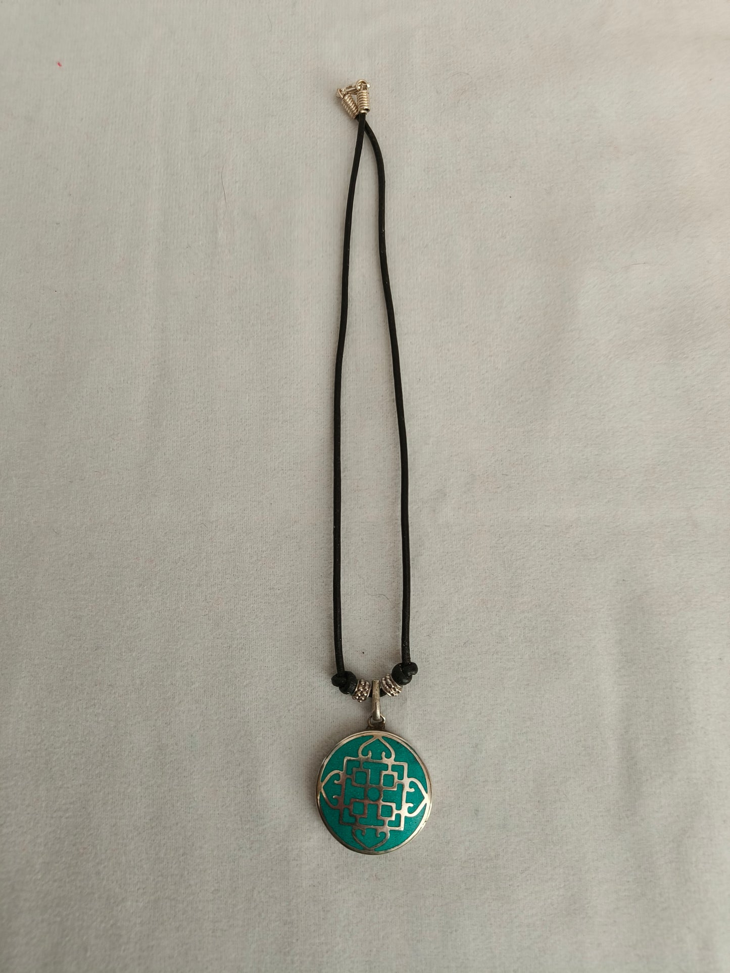Nepalese silver/white metal turquoise pendant necklace 9" drop